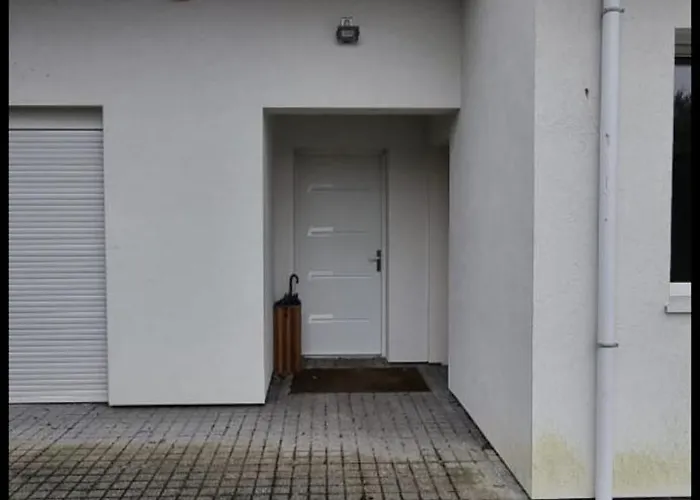 Belle Chambre Privee Avec Douche Et Toilette Independantes Dans Une Magnifique Villa